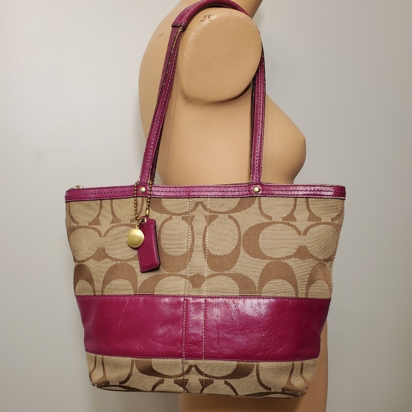 Coach Handbags - 🌼Host Pick🌼 Coach Signature C Tote Leather